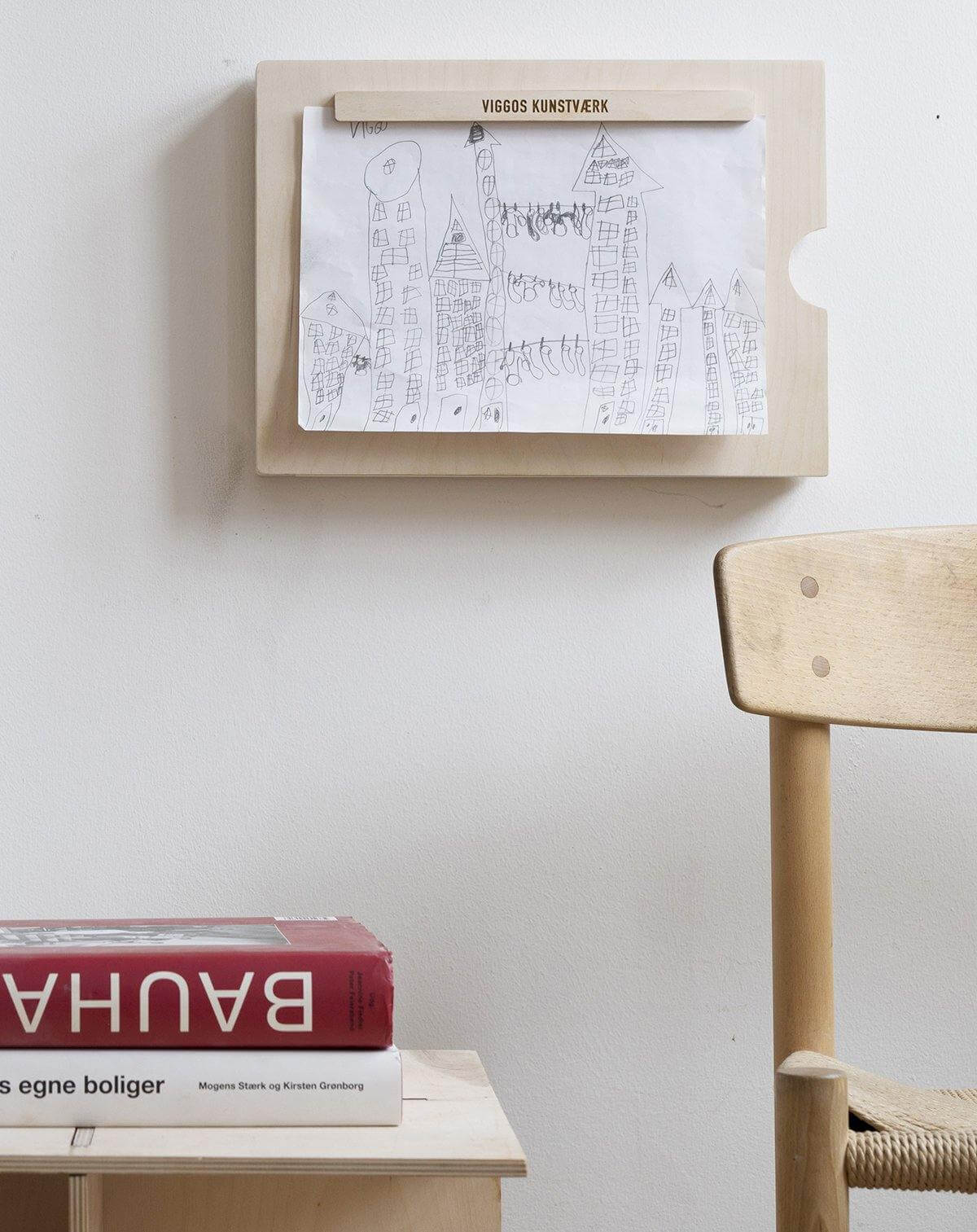 DRAWING HOLDER