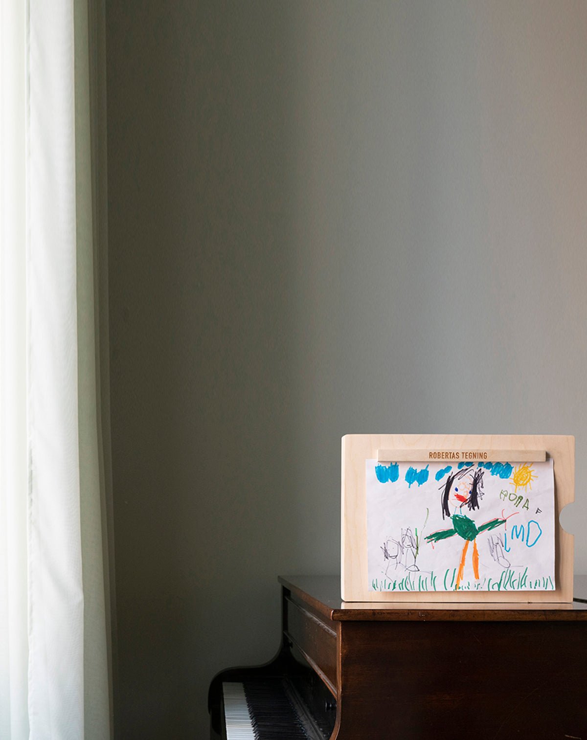 DRAWING HOLDER