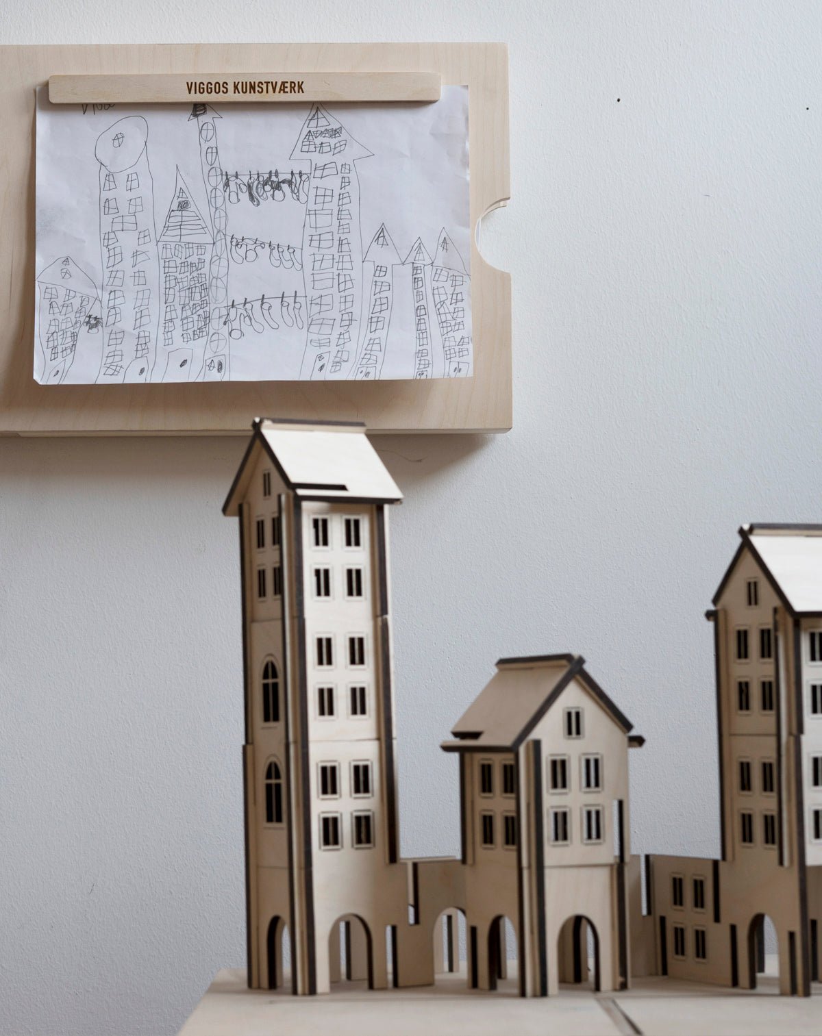DRAWING HOLDER