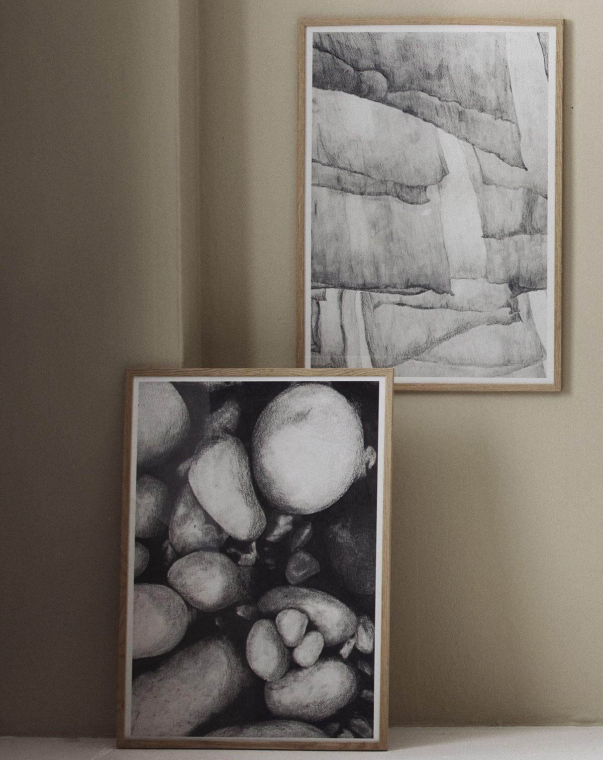Blyant på papir tegning i høj kvalitets print. "Stones under water".