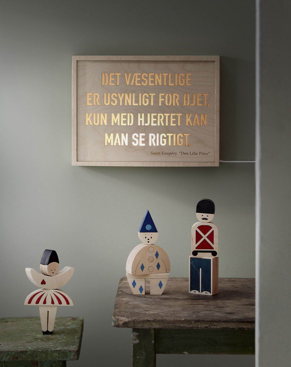 Lampe med citat fra  eventyret om "Den lille prins"